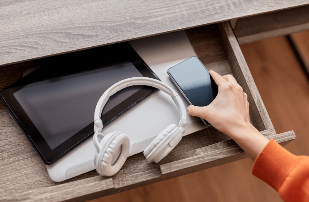 Maximizing Office Space: The Benefits of an Under Desk Drawer